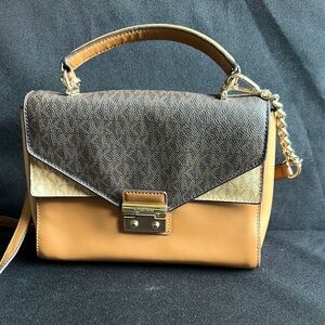 Elegant Tan and Brown Handbag